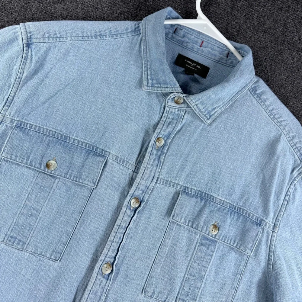 Banana Republic Mens XL Denim Shirt Short Sleeve Light Wash Blue Standard Fit